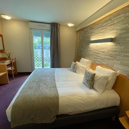 Готель Saint Georges 3*